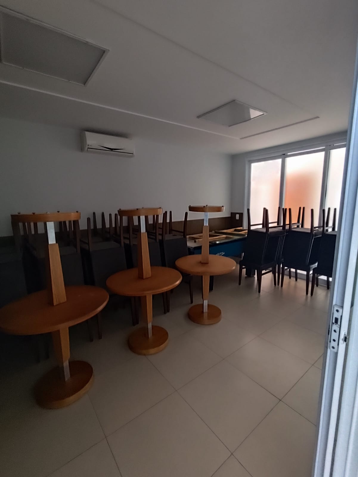 Foto do Imóvel - Lindo Apto. 03 dorms + dep. completa e lazer na Pompeia em santos/SP