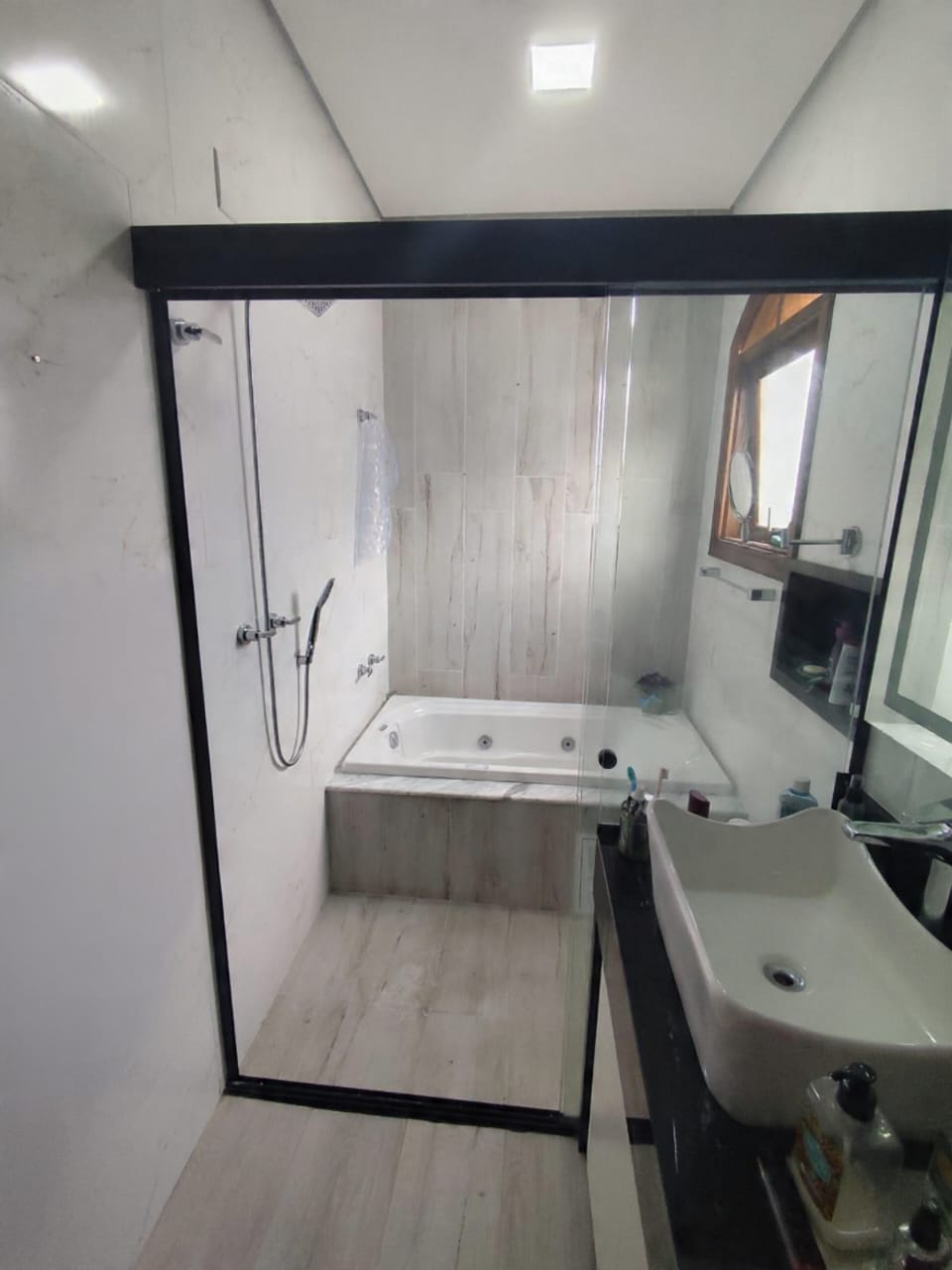 Foto do Imóvel - LINDA CASA 06 DORMS COM LAZER NO EMBARÉ EM SANTOS/SP