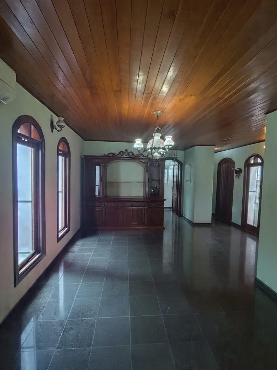 Foto do Imóvel - LINDA CASA 06 DORMS COM LAZER NO EMBARÉ EM SANTOS/SP