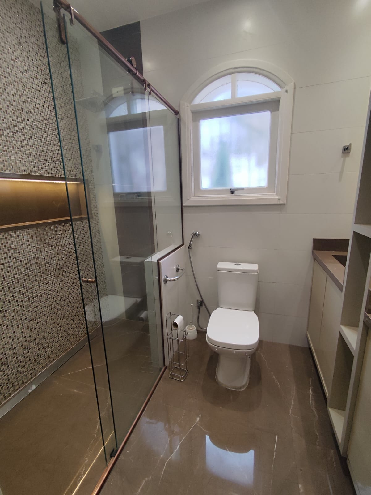 Foto do Imóvel - LINDA CASA 06 DORMS COM LAZER NO EMBARÉ EM SANTOS/SP