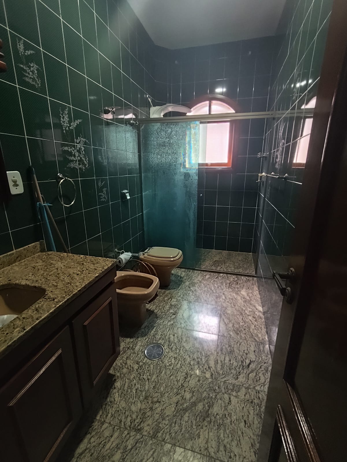 Foto do Imóvel - LINDA CASA 06 DORMS COM LAZER NO EMBARÉ EM SANTOS/SP