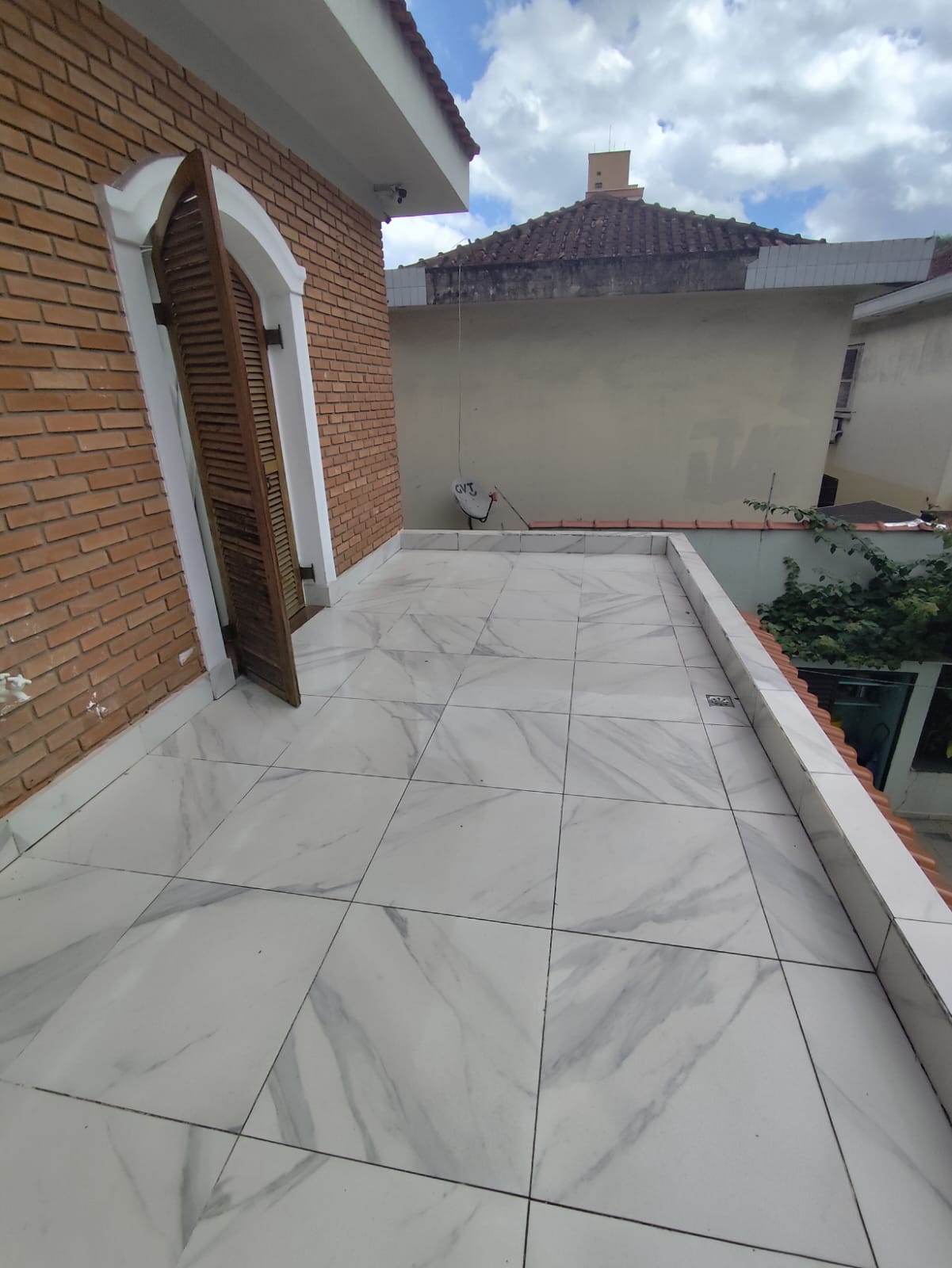 Foto do Imóvel - LINDA CASA 06 DORMS COM LAZER NO EMBARÉ EM SANTOS/SP