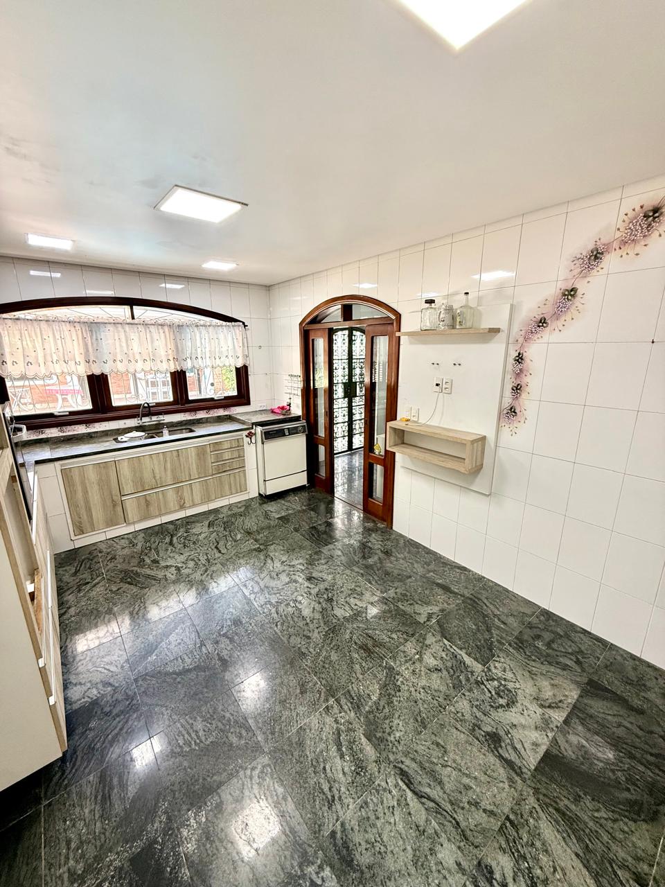 Foto do Imóvel - LINDA CASA 06 DORMS COM LAZER NO EMBARÉ EM SANTOS/SP