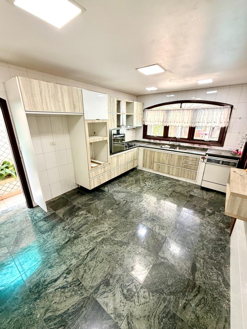 Foto do Imóvel - LINDA CASA 06 DORMS COM LAZER NO EMBARÉ EM SANTOS/SP