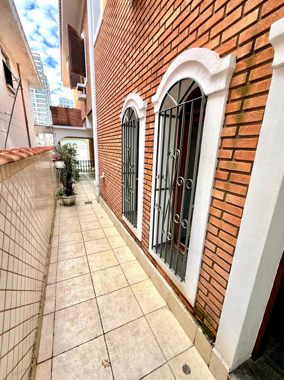 Foto do Imóvel - LINDA CASA 06 DORMS COM LAZER NO EMBARÉ EM SANTOS/SP