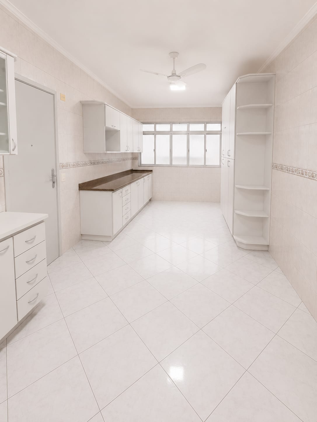 Foto do Imóvel - Lindo apartamento 03 dorms com garagem fechada e elevador no Embaré em Santos/SP