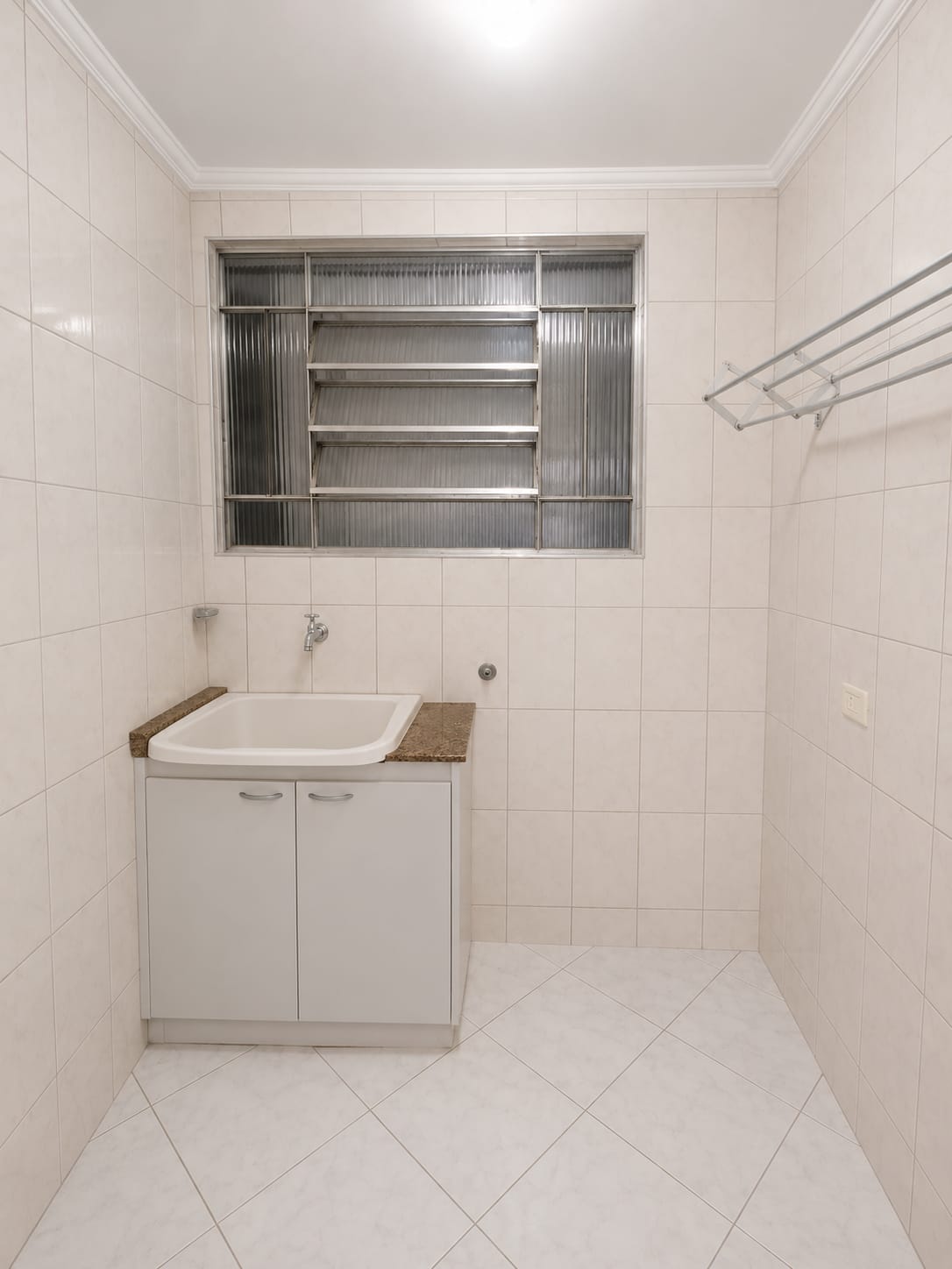 Foto do Imóvel - Lindo apartamento 03 dorms com garagem fechada e elevador no Embaré em Santos/SP