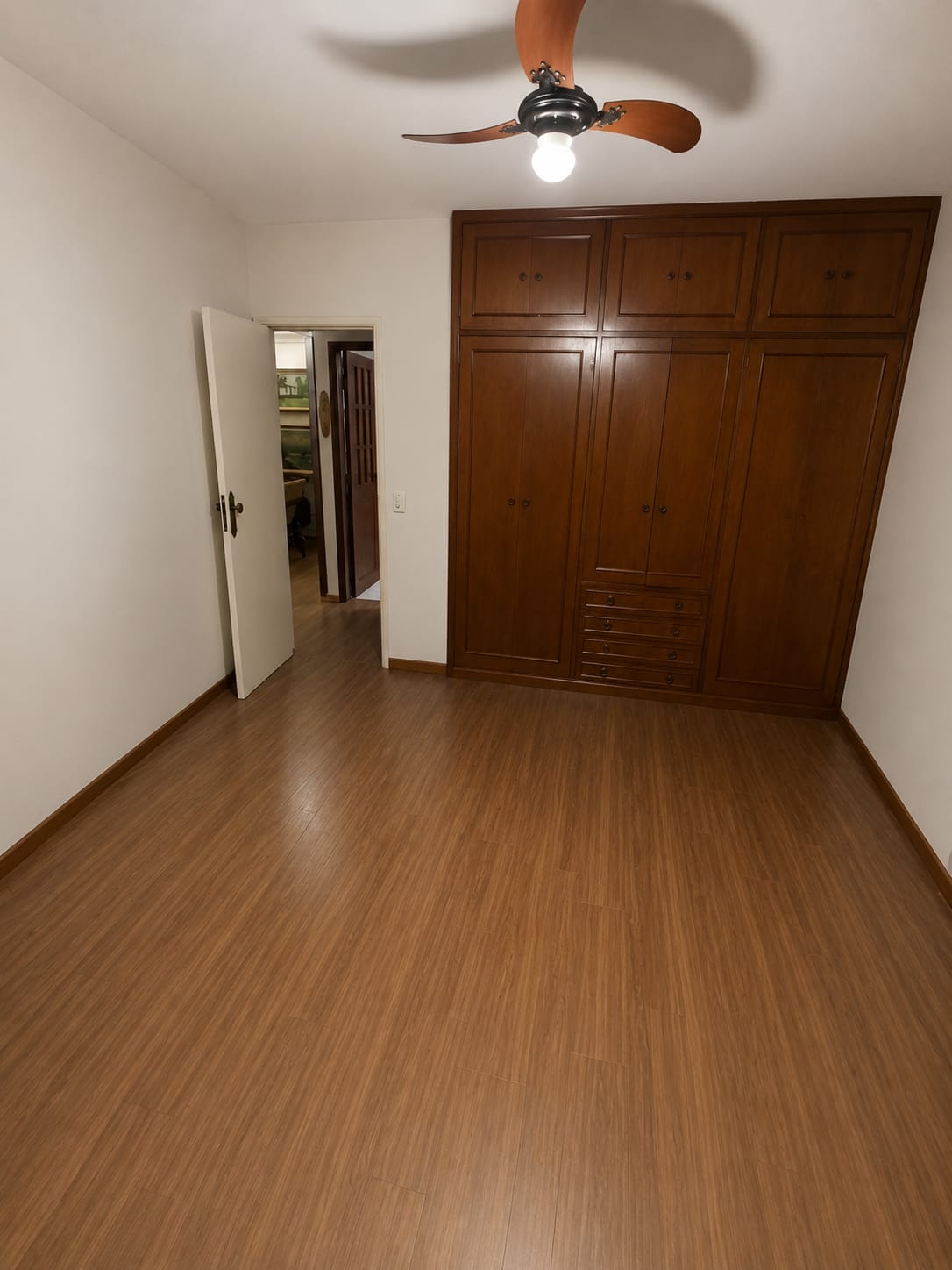 Foto do Imóvel - Lindo apartamento 03 dorms com garagem fechada e elevador no Embaré em Santos/SP