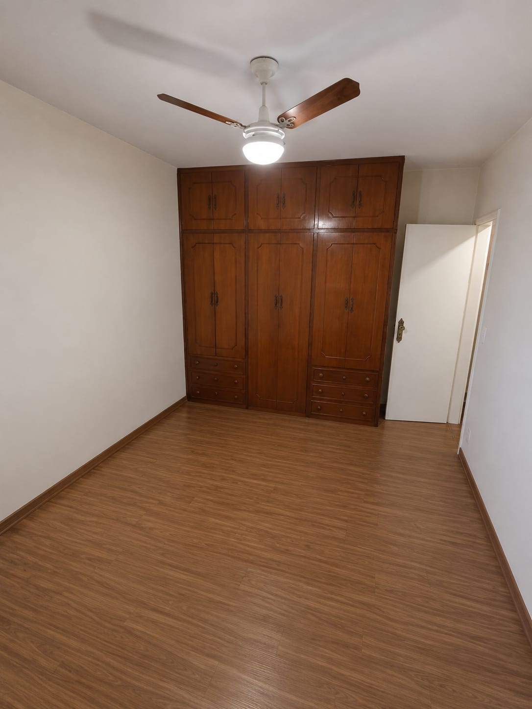 Foto do Imóvel - Lindo apartamento 03 dorms com garagem fechada e elevador no Embaré em Santos/SP