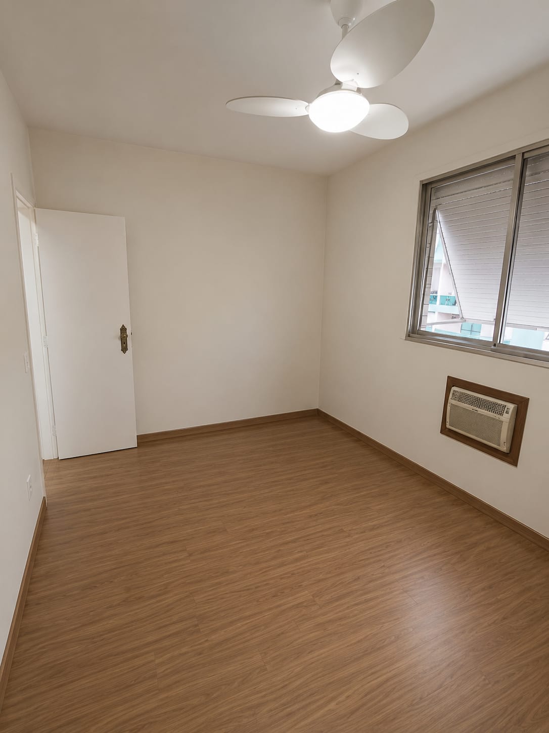 Foto do Imóvel - Lindo apartamento 03 dorms com garagem fechada e elevador no Embaré em Santos/SP